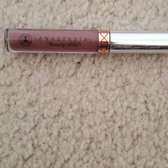 Lipstick - Picture 1 of 2